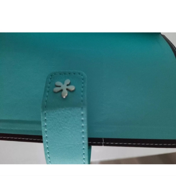 NWT Zondervan Bible - Picture 4 of 6